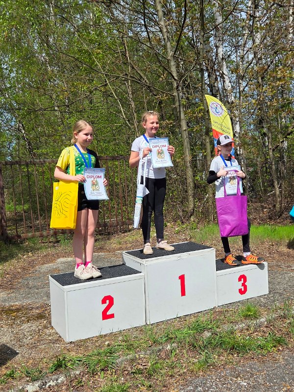 Karvina_25042026_03 Ocenění nejmenších děvčat.jpg - Mistrovství Moravskoslezského kraje v Karviné (25. dubna 2026) - Ocenění nejmenších děvčat